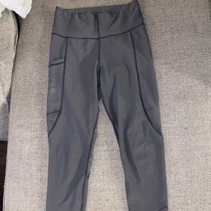 Gray leggings with GE logo design